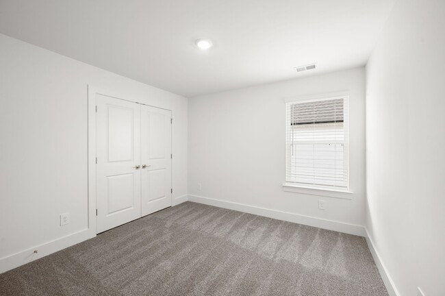 Building Photo - 3040 Poplar Farms Dr