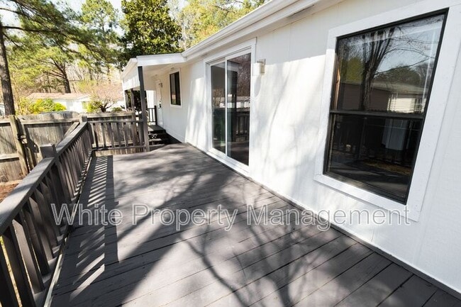 Building Photo - 1172 Southwood Dr