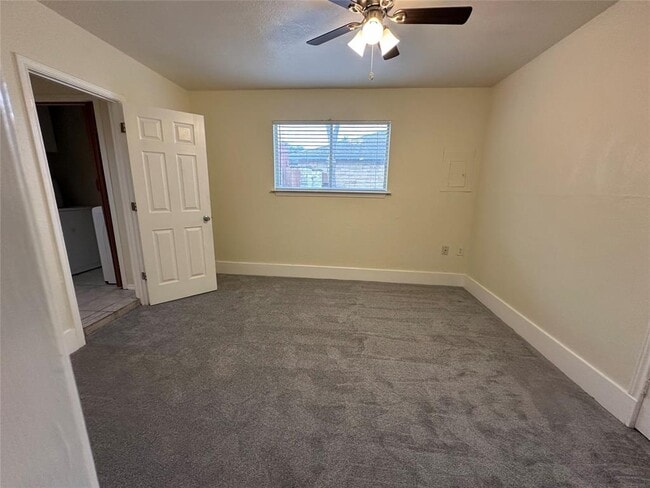 Building Photo - 204 Thompson St