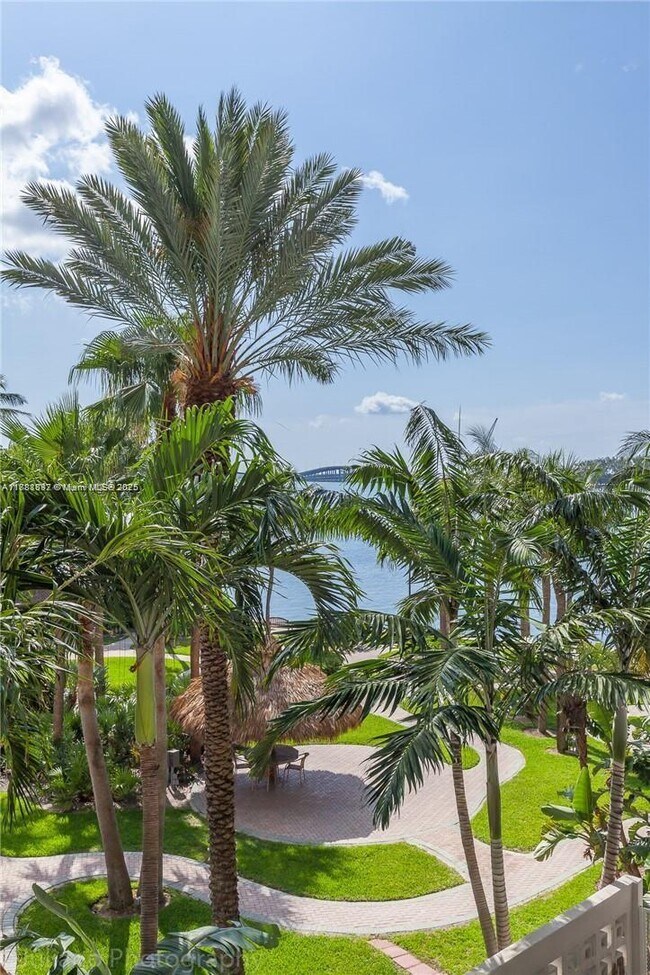 Building Photo - 2451 Brickell Bay Dr