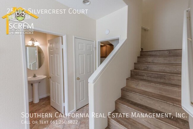 Building Photo - Three Bedroom + Loft Townhome in Gated Com...