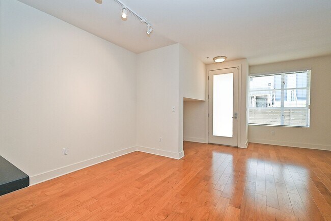 Building Photo - 1 E Julian St