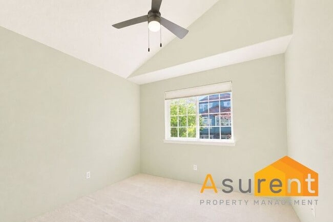 Building Photo - 3 Bed, 2.5 Bath Home