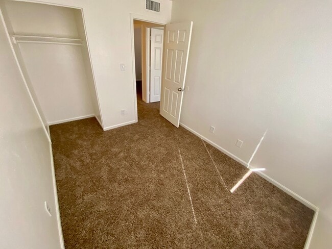 Building Photo - MOVE IN SPECIAL 3 Bedroom 1 Bathroom in Hallcraft Villas