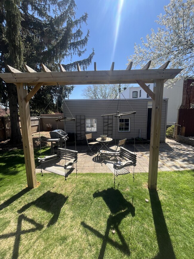 Building Photo - 220 E Liberty St