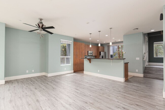 Building Photo - 9050 W Tropicana Ave