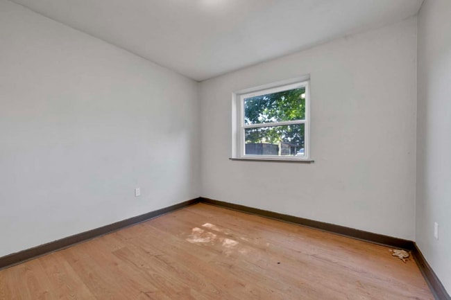 Building Photo - 834 4th Terrace W