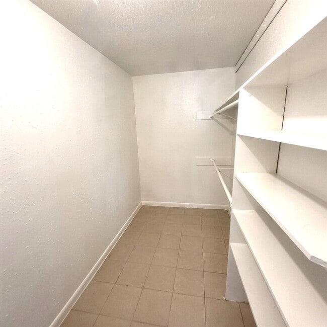 Building Photo - 17223 Artwood Ln