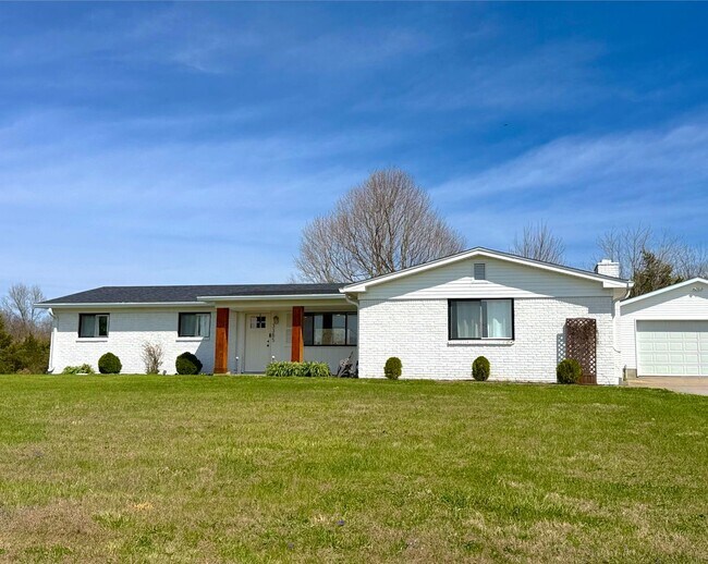 Building Photo - **August 2026** 3 bed | 2 bath with HUGE yard, Bonus Room, Fire Pit & Garage.