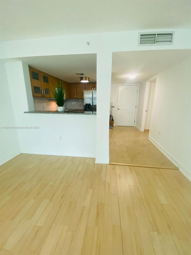 Building Photo - 2101 Brickell Ave