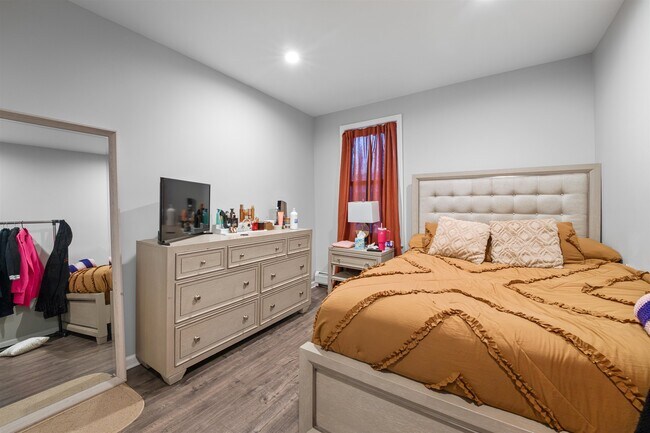 Building Photo - 14 W 19th St