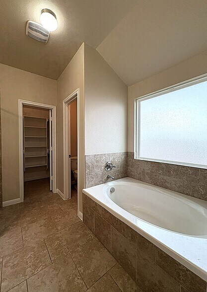 Building Photo - 3807 Flat Rock Mountain Dr