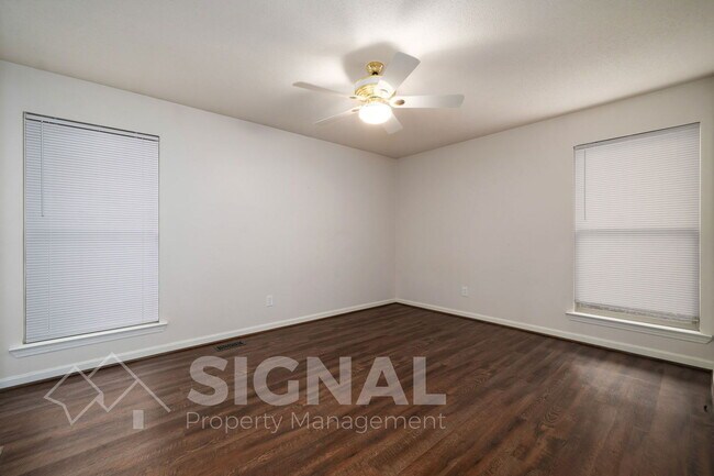 Building Photo - 2817 Altadena S Way