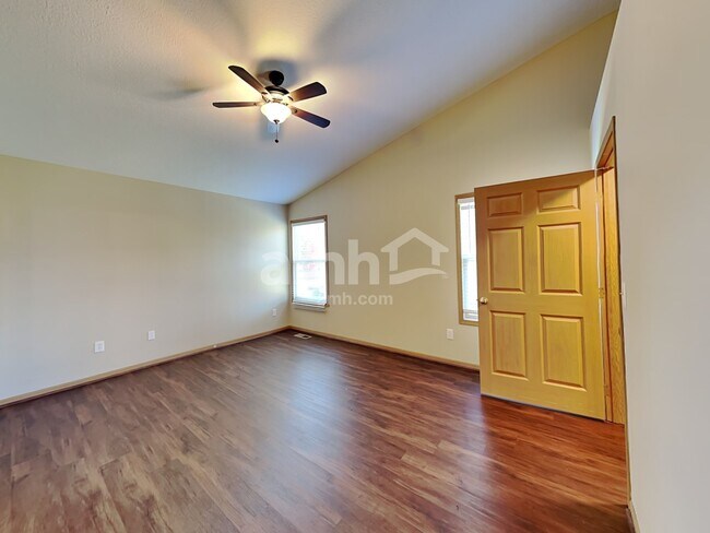 Building Photo - 3812 Wolf Creek Rd