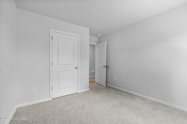 Building Photo - 214 Cleat Dr