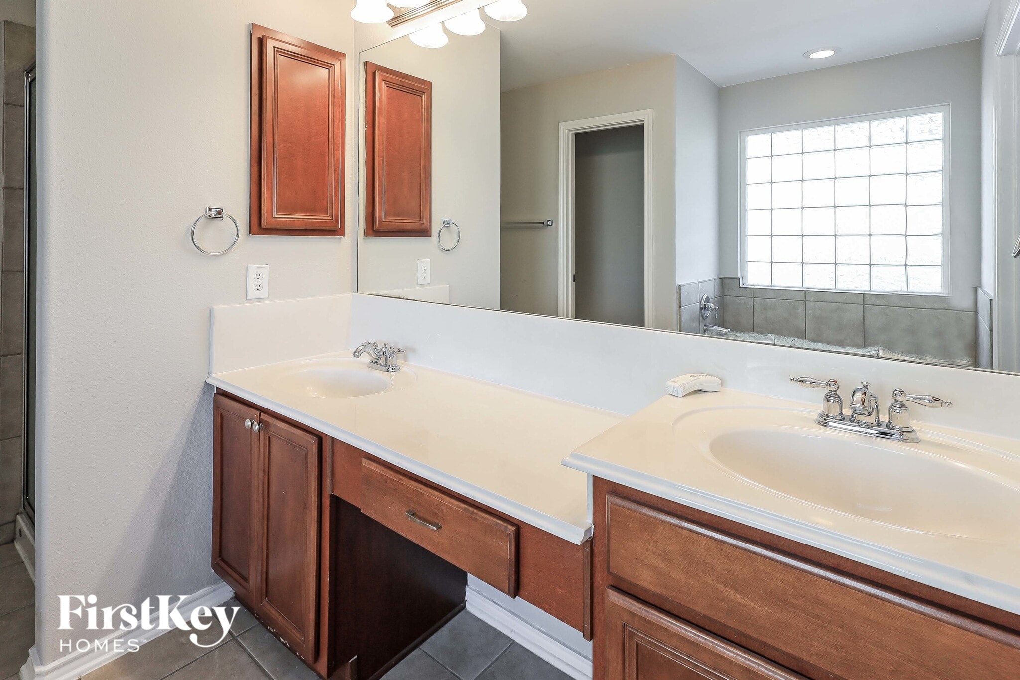 Building Photo - 315 Willow Grove Dr