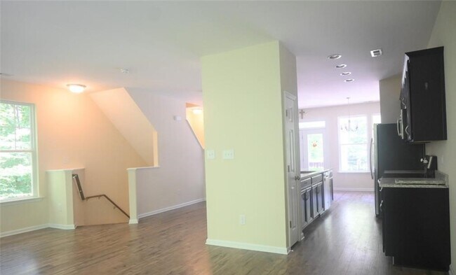 Building Photo - 6567 Revere St