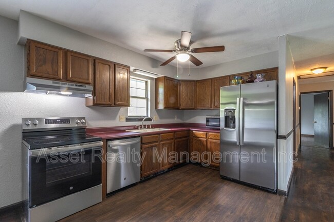 Building Photo - 6601 Bay Cir Dr