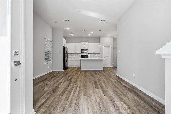 Building Photo - 9912 A Clark Rd