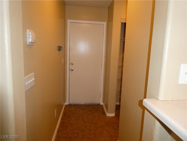 Building Photo - 941 Medina De Leon Ave