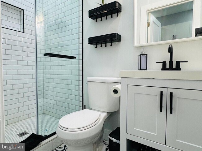 Building Photo - 1324 N 5th St