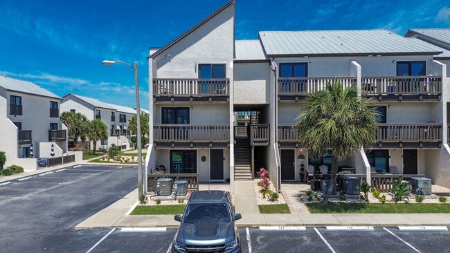 Building Photo - 5717 Thomas Dr