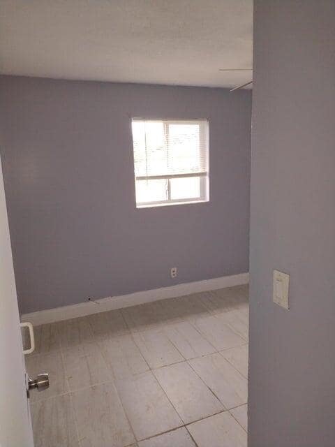 Building Photo - 5911 Barbados Way E