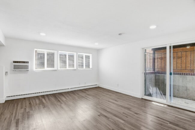 Building Photo - $1,400.95 with $300.00 off the first month's rent, 2 Beds - 1 Bath, Triplex in Aurora with Washer...