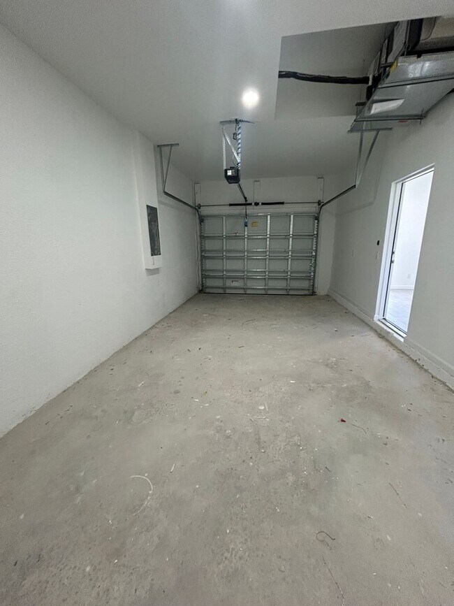 Building Photo - 1142 Heron St