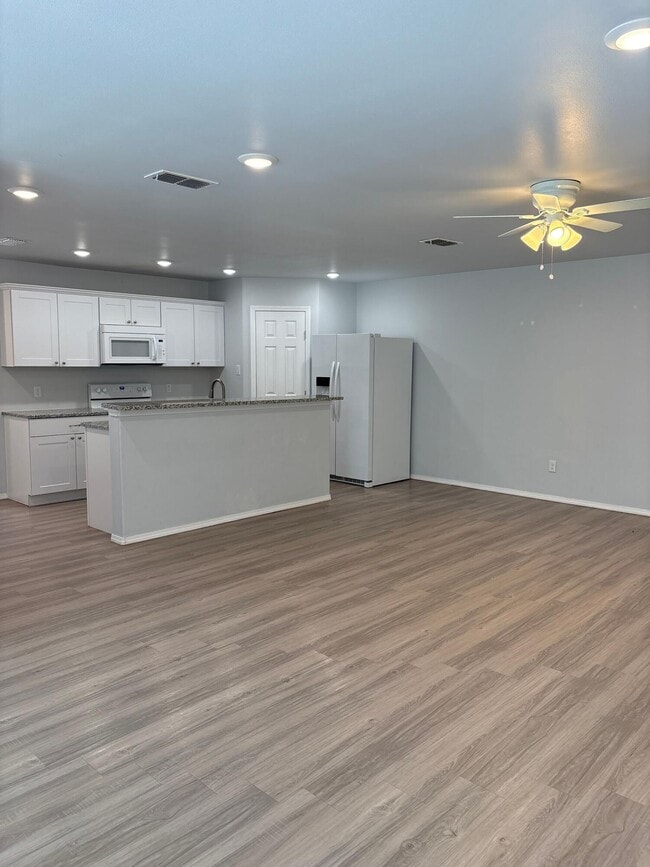 Building Photo - 5515 Kemper St