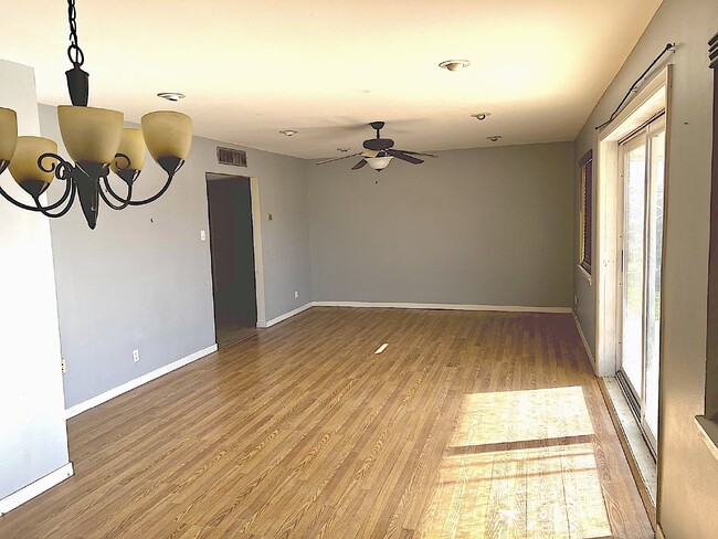 Building Photo - 112 De Leon Dr
