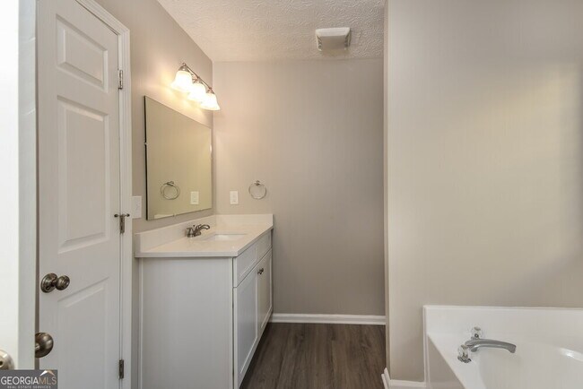 Building Photo - 4949 Lake Park Ln