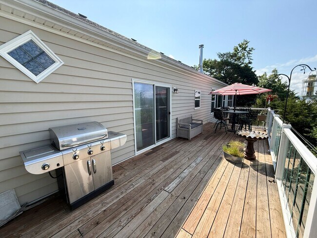 Building Photo - 1630 Camp Hohn Dr