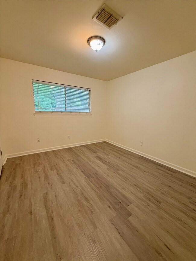 Building Photo - 5422 Winding Way Dr