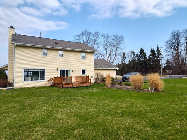 Building Photo - 2322 Cedar Sauk Rd