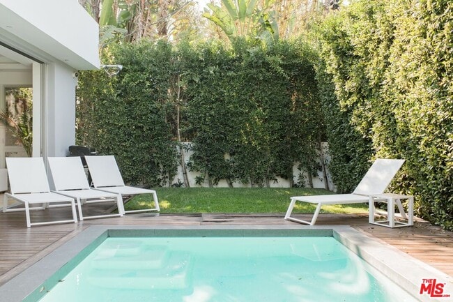 Building Photo - 1723 S Durango Ave