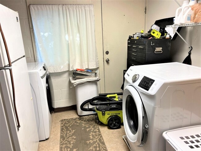 Building Photo - 325 Union St