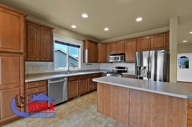 Building Photo - Beautiful ranch style home available to mo...