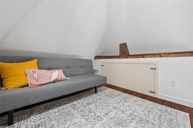 Building Photo - 1507 Drake Ave