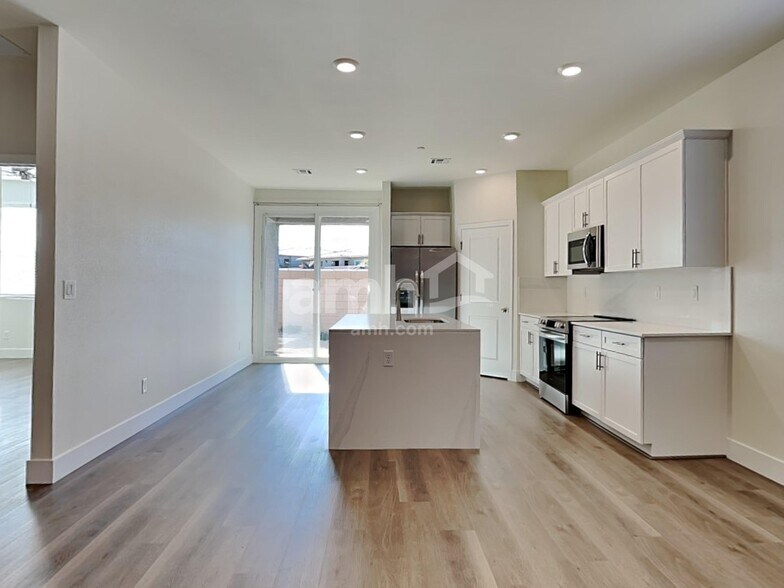 Building Photo - 545 Silverbell Fls Pl