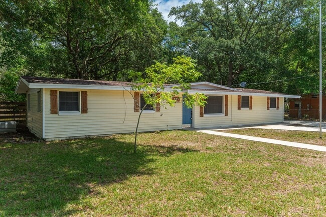 Building Photo - Updated home in Fort Walton Beach!
