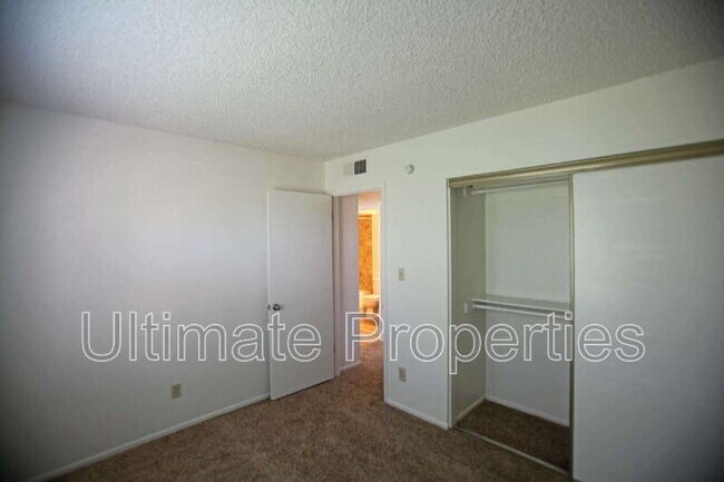 Building Photo - 5339 W Sunnyside Dr