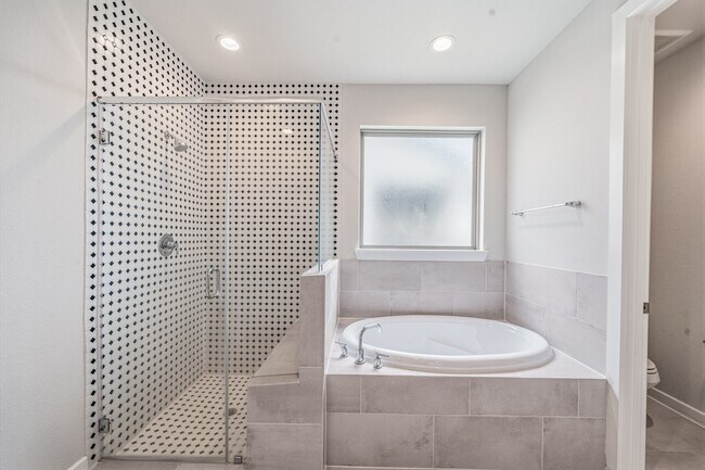 Building Photo - 7623 Coral Lk Dr