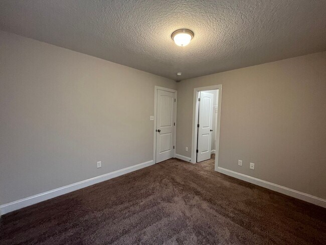 Building Photo - Welcome to Stateside!