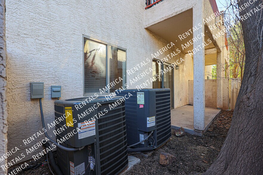Building Photo - 510 W University Dr
