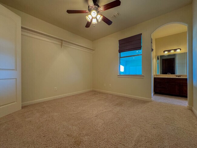 Building Photo - 1559 E Blackjack Rd E