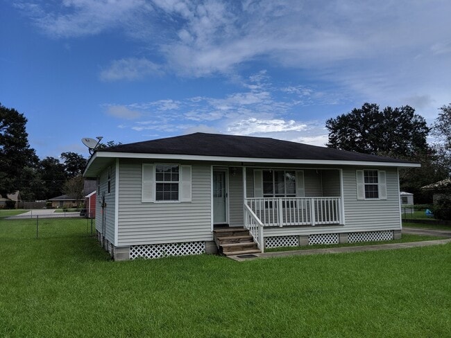 Building Photo - ADORABLE 3 Bed 1 bath in Breaux Bridge!!