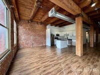Building Photo - 204 Walnut St