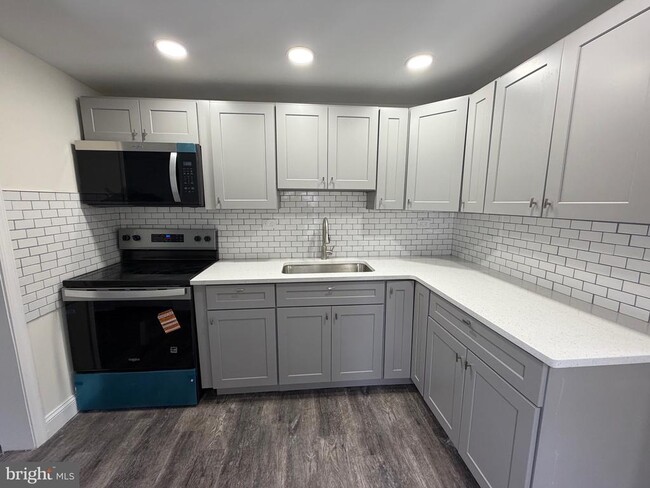 Building Photo - 197 Main St