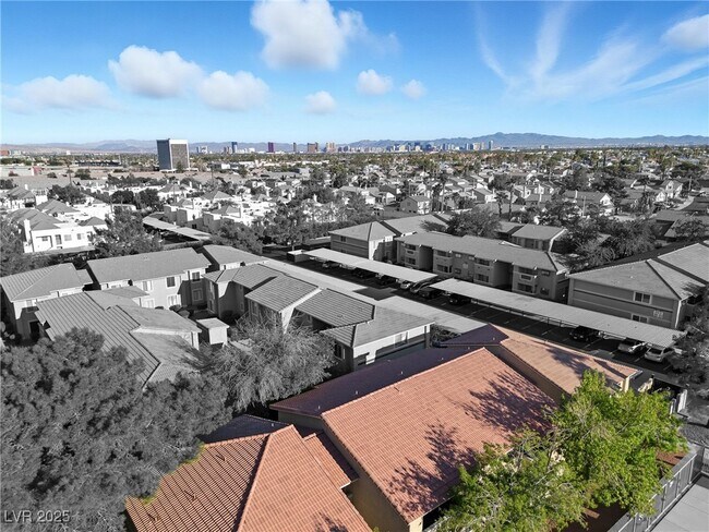 Building Photo - 7200 W Pirates Cove Rd